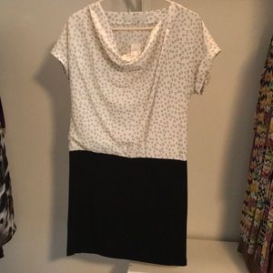 NWT “LOFT” DRESS W/BLOUSY FIT ON TOP. CREAM TOP BLACK BOTTOM SHORT SLEEVES.SZ 2